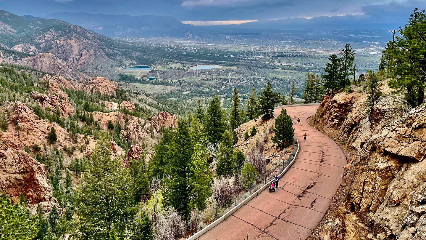 Run to the Shrine, Will Rogers Highway course scenic photo of participants on the course during teh event, looking toward the Eastern Plains of Colorado